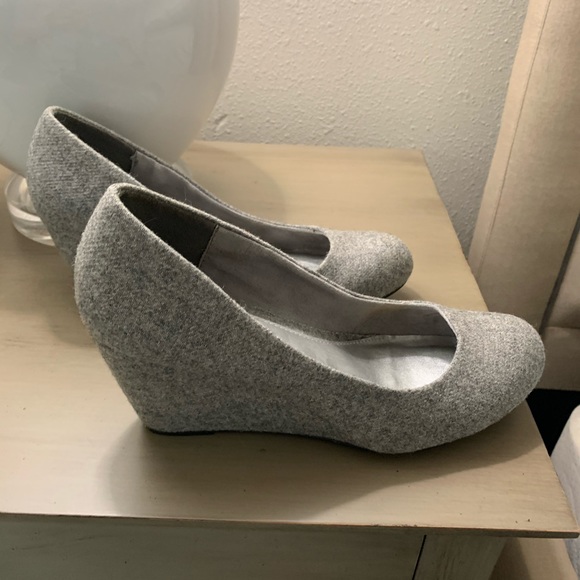 CL by Chinese laundry gray flannel wedges size 8.5 - Picture 4 of 8